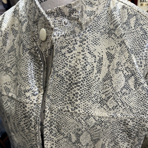 Snake jacket - Picture 7 of 9